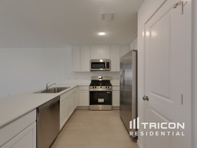 Building Photo - 3009 fantasy Terrace Dr