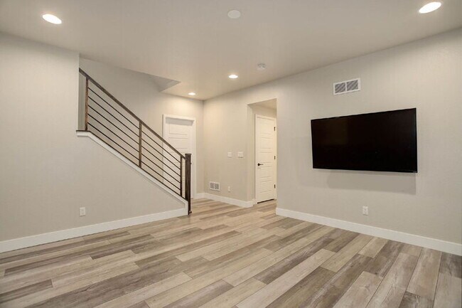 Building Photo - 1732 Stable View Dr