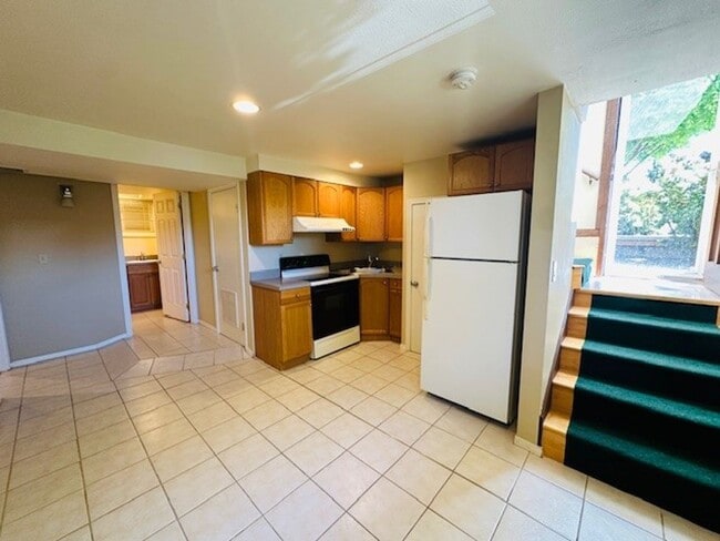 Building Photo - 2Bd/1Ba Seattle Home