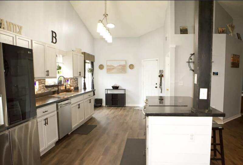 Building Photo - 4770 Coronado Cir