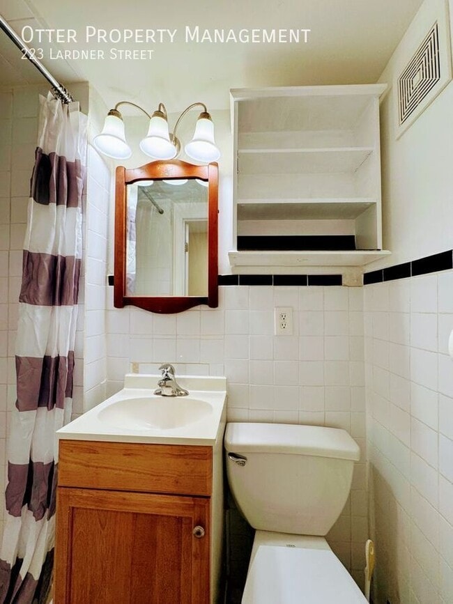 Building Photo - 223 Lardner St