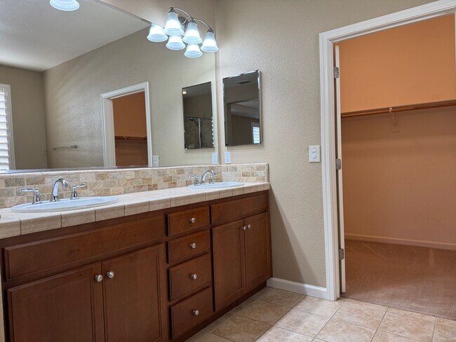 Building Photo - Beautiful 3 bedroom in Whitney Ranch