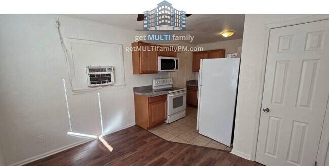 Building Photo - 3926 E Earll Dr