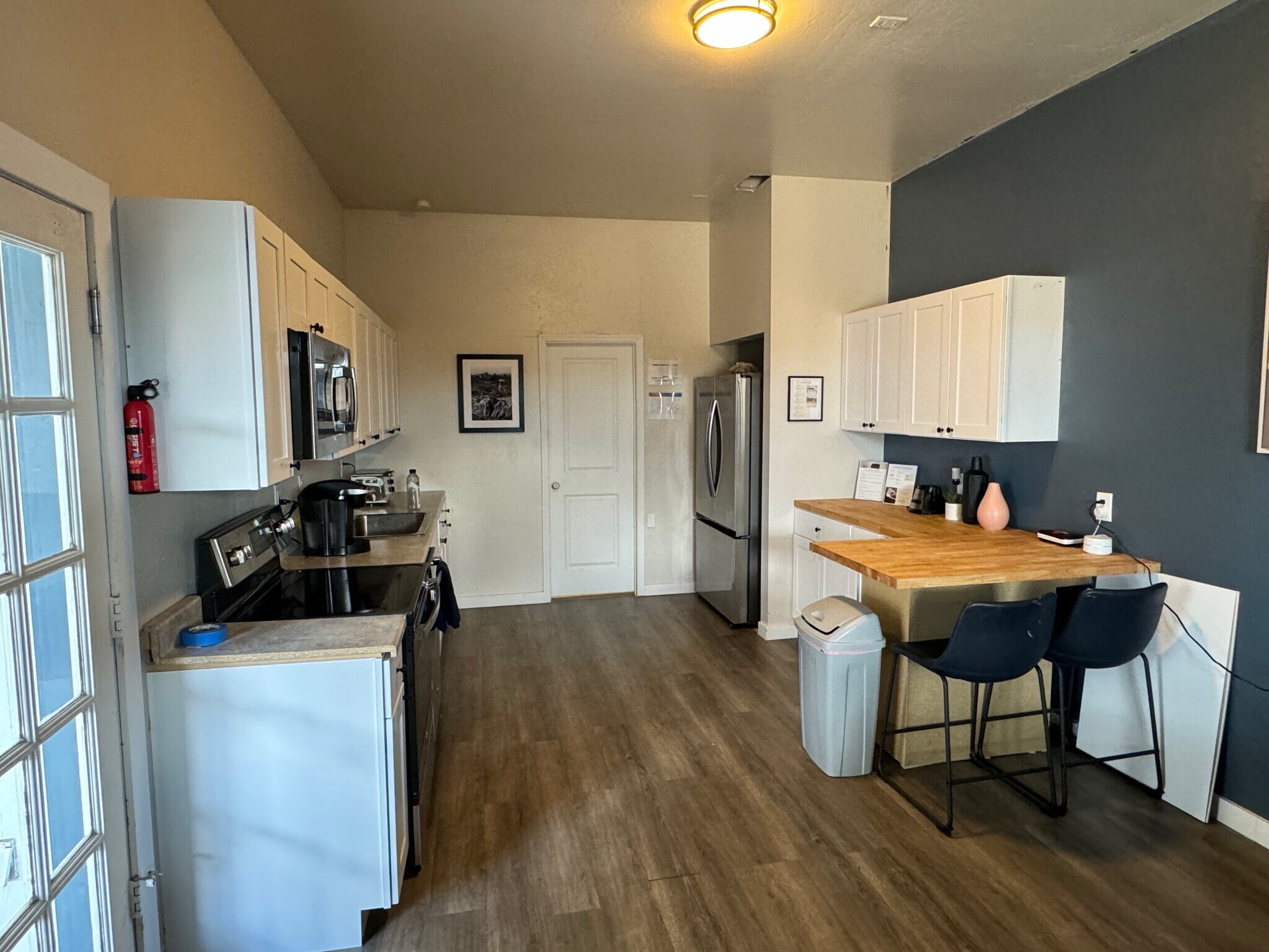 Building Photo - 938 E Amelia Ave