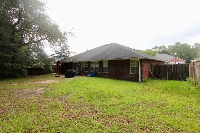 Building Photo - 624 Territory Ln