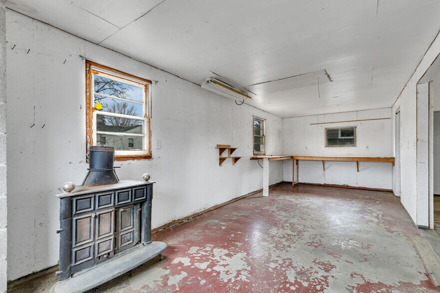 Building Photo - 355 Central Ave N