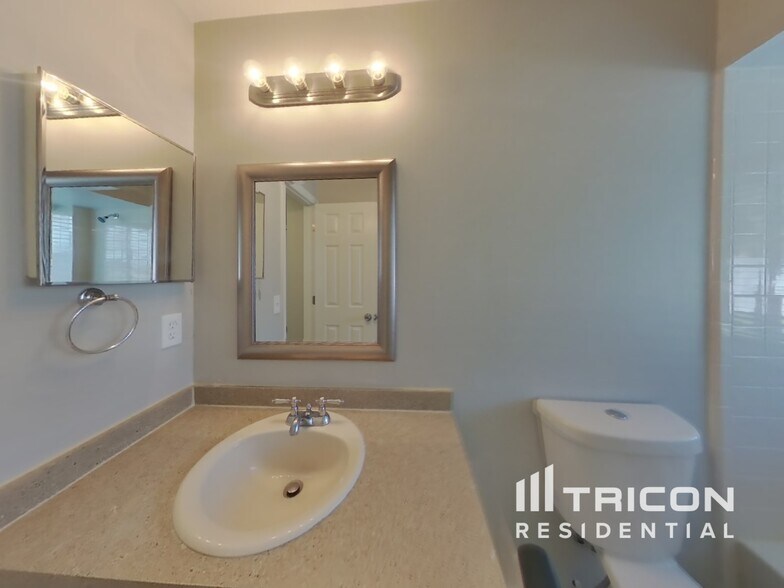 Building Photo - 873 Silversmith Cir