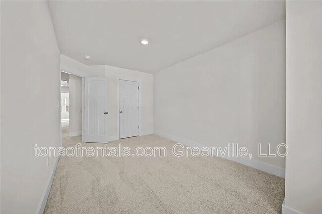 Building Photo - 448 Ml Pk Wy