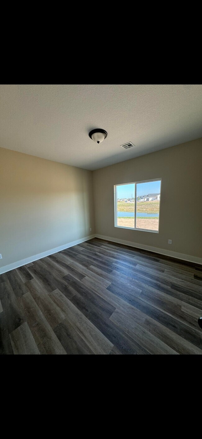 Building Photo - 812 Trails End Ct