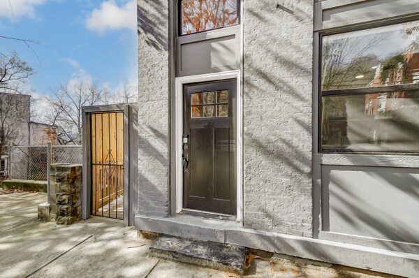 Building Photo - 2455 W McMicken Ave