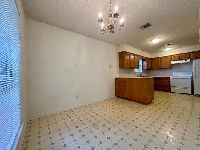 Building Photo - 638 Park Place Drive