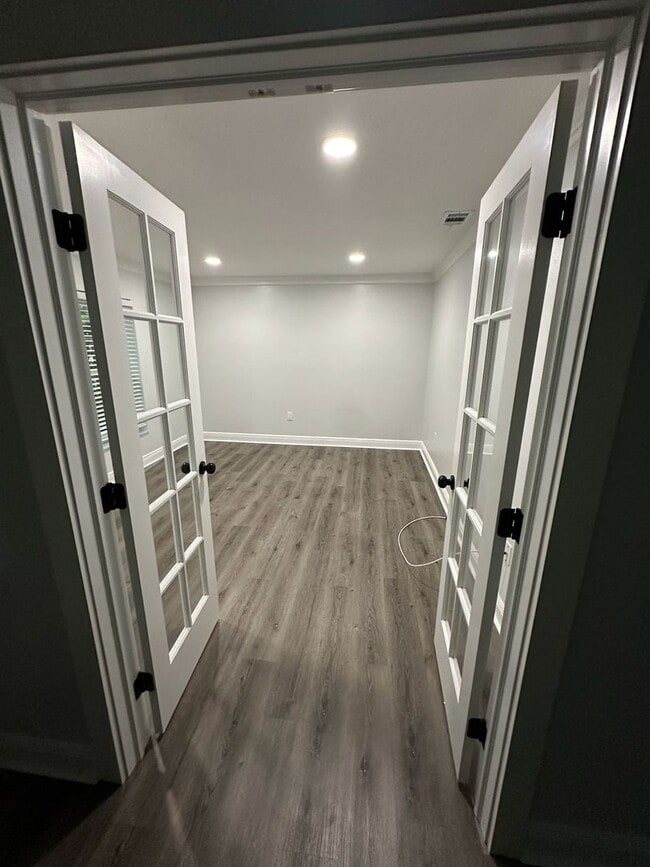 Building Photo - Spacious 4 Bedroom 3 Bath in Southoak
