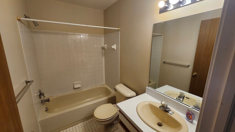 Building Photo - 42766 Lilley Pointe Dr