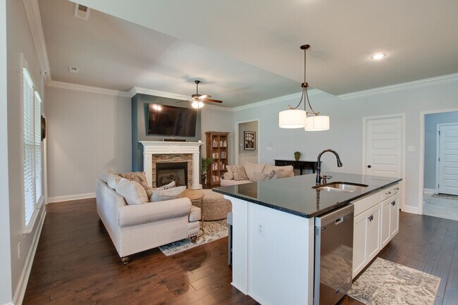 Building Photo - HAMPTON COVE/ OWENS CROSSROADS AREA