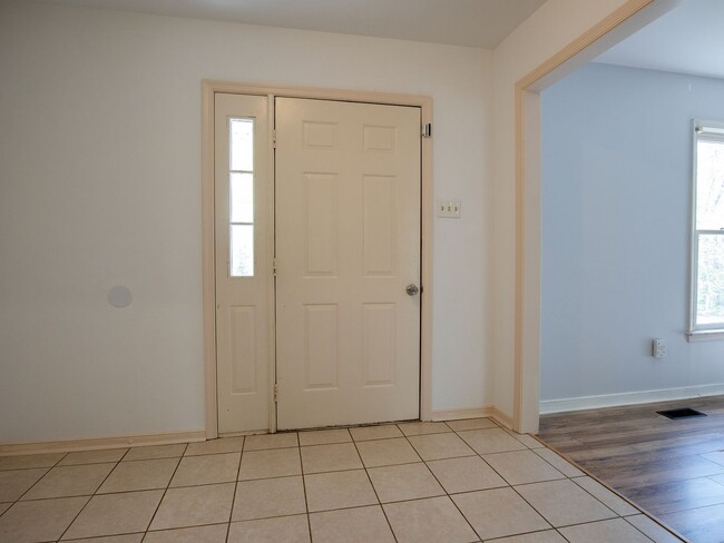 Building Photo - Bright 4-Bedroom Home in Midlothian!