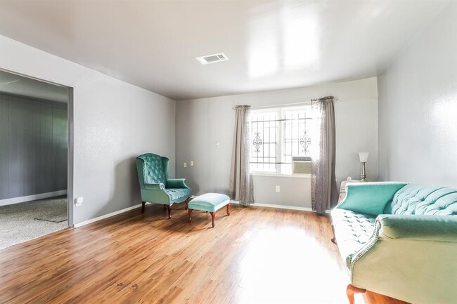 Building Photo - 7730 Darnay Dr