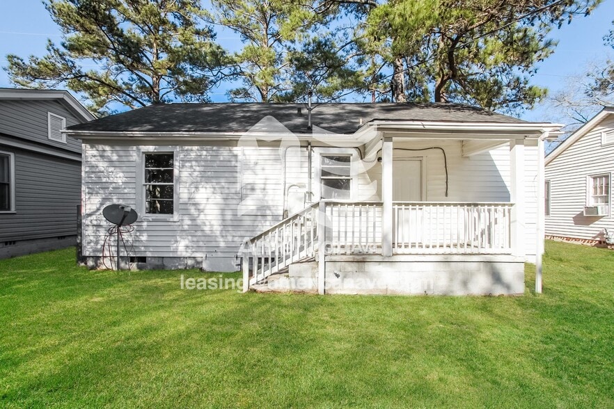 Building Photo - 1736 Columbia College Dr