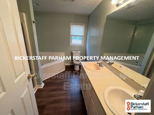 Building Photo - 6226 Bayberry Dr