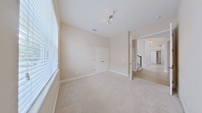Building Photo - Beautiful 4-bedroom , 4 bathroom House wit...