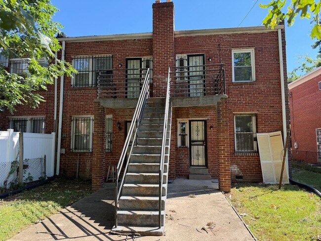 Building Photo - 417 Newcomb St SE