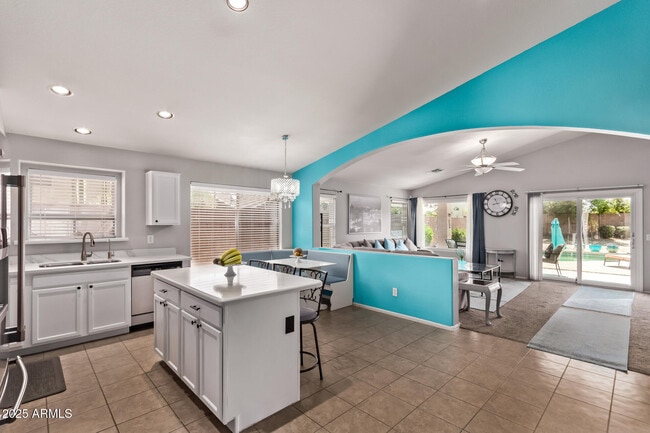 Building Photo - 22335 Vargas Dr