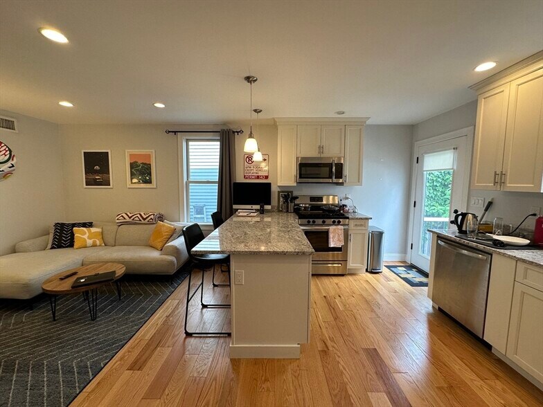 Building Photo - 38 Porter St