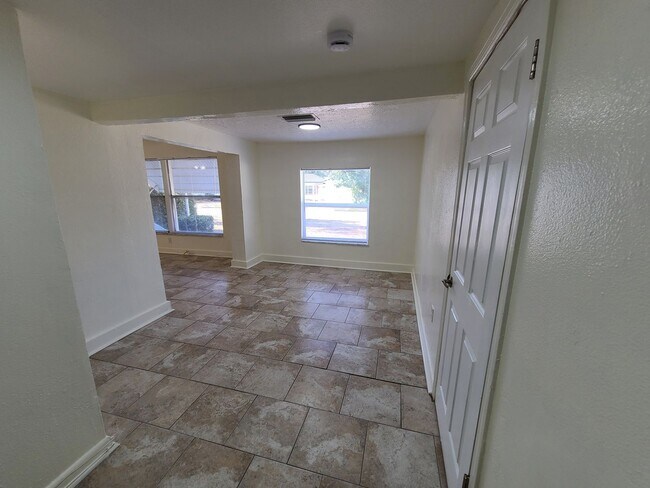 Building Photo - Stunning Corner-Lot Rental: 4BR/2BA with Courtyard