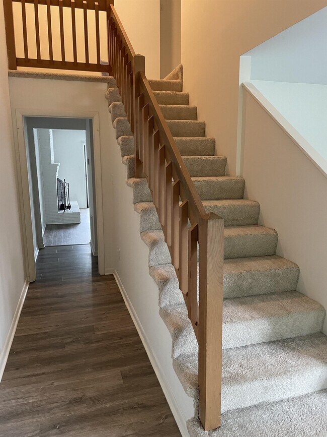 Building Photo - 161 Harvest Dr