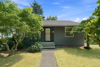 Building Photo - Beautiful Magnolia Home with Updated Kitchen, Spacious Yard & Flexible Living Space!- Available N...