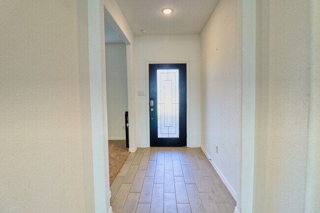 Building Photo - 8106 Royal Palm Ct