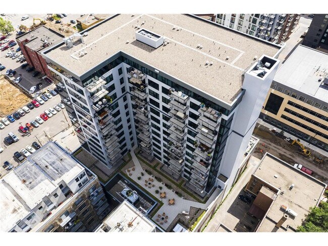 Building Photo - 740 Portland Ave S