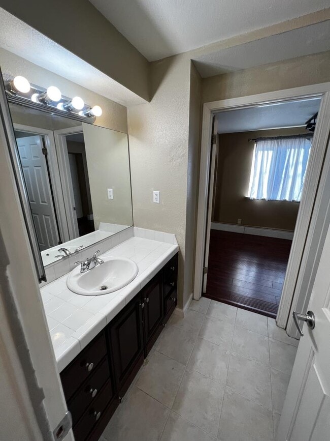 Building Photo - 419 Avalon Dr