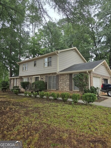 Building Photo - 2206 Country Club Dr SE