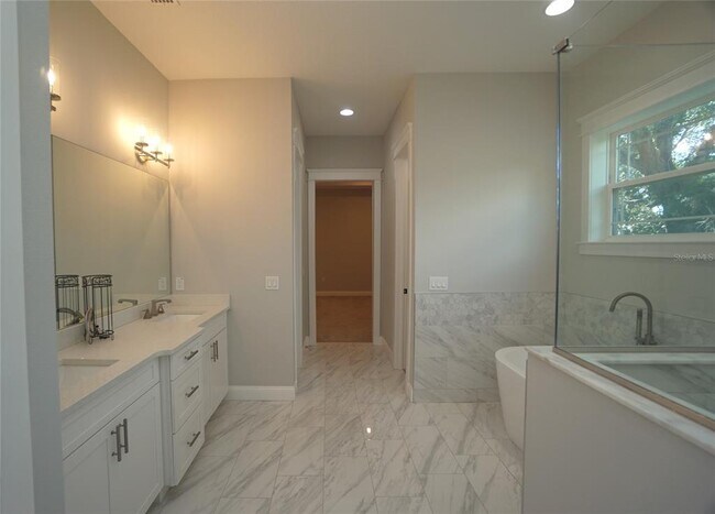 Building Photo - 3625 E Clark Cir