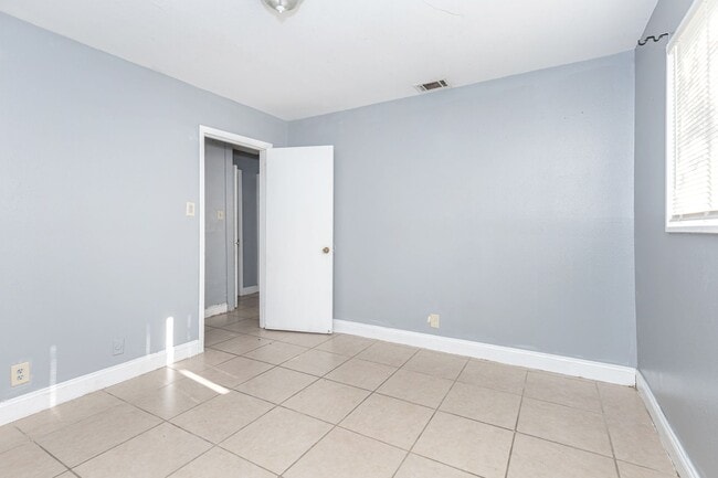 Building Photo - 3306 Whitmore St