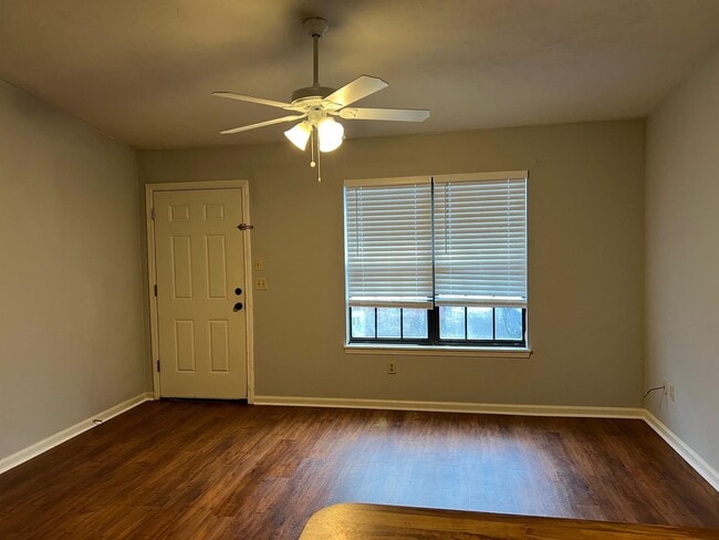 Building Photo - 218 White Dr