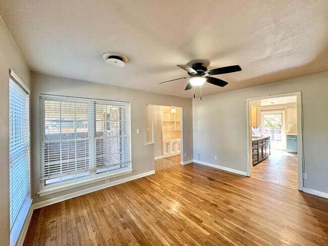 Building Photo - Viewable Now!