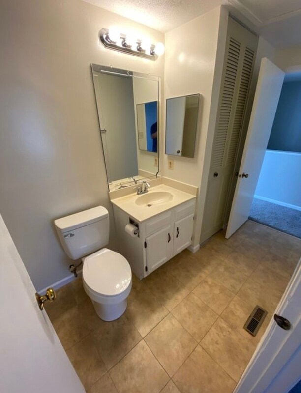 Building Photo - 8400 Brigadoon Ct