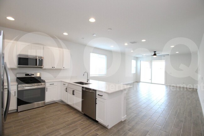 Building Photo - 23097 E Saddle Way