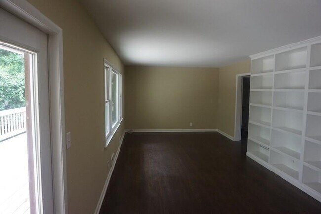 Building Photo - 1403 Stephens Dr NE