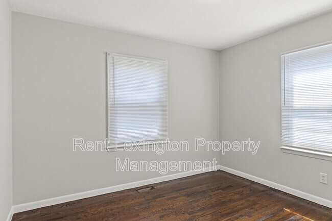 Building Photo - 604 Hi Crest Dr