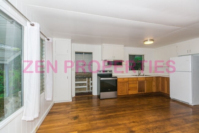 Building Photo - 1555 Moani St