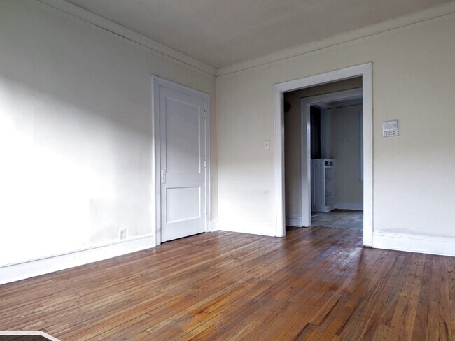 Building Photo - 2332 N Spaulding Ave