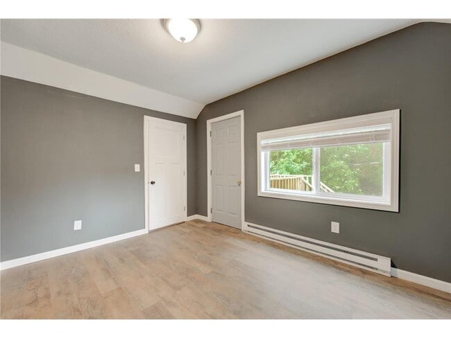 Building Photo - 1 Bedroom 1 Bath plus Den/Home Office Blocks from Bde Maka Ska