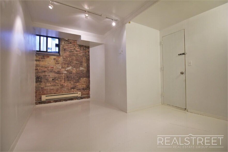 Building Photo - Affordable 2 BR in Williamsburg!