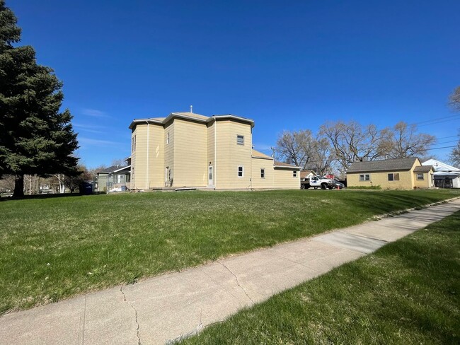Primary Photo - 420 E 6th Ave