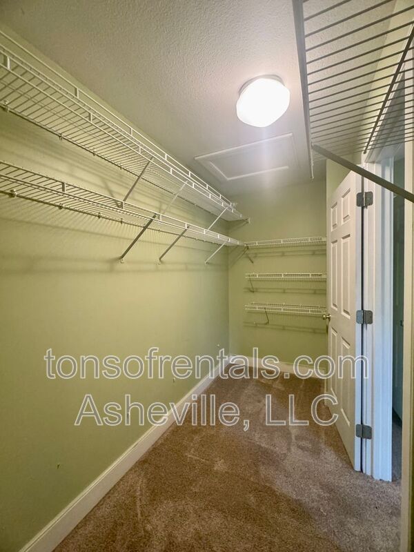 Building Photo - 3 Rosemont Ct