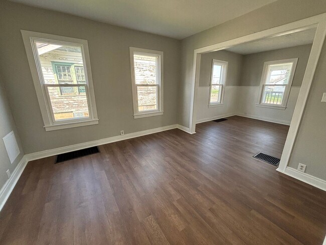 Building Photo - 3-bedroom, 1-bath house: $1050