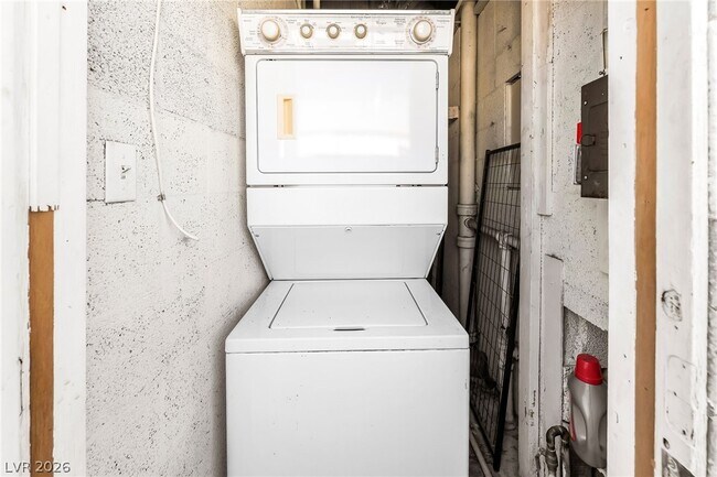 Building Photo - 107 Joshua St