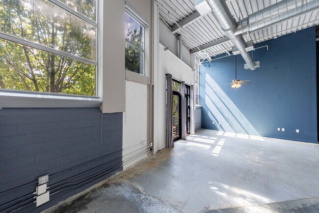 Building Photo - 400 Village Pkwy